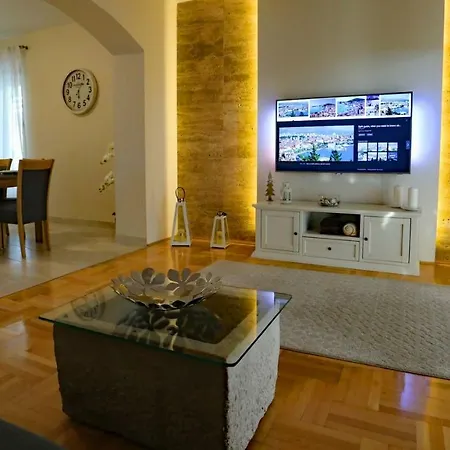 Blue Eyes Apartment *